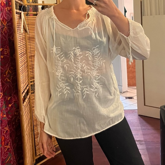 Beautiful thin cotton embroidered peasant blouse size medium/sz 4/6/8 - Picture 4 of 8
